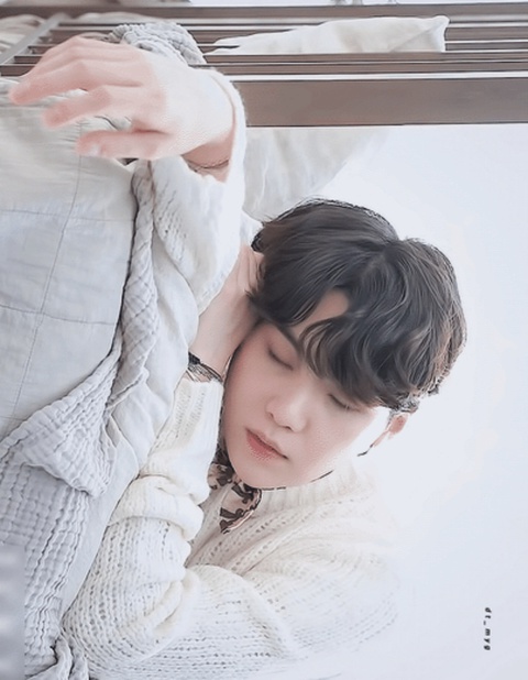 Cười ngất với những khoảnh khắc ngủ bất chấp của thần tượng xứ Hàn - Ảnh 6. Cười ngất với những khoảnh khắc ngủ bất chấp của thần tượng xứ Hàn - Ảnh 6.