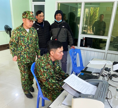 Móng Cái bác thông tin ẩu đả do chèn lốt xuất hàng đi Trung Quốc - Ảnh 2. Móng Cái bác thông tin ẩu đả do chèn lốt xuất hàng đi Trung Quốc - Ảnh 2.