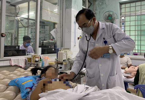 Bình Định: Nhiều trẻ em mắc sốt xuất huyết diễn biến nặng - Ảnh 1. Bình Định: Nhiều trẻ em mắc sốt xuất huyết diễn biến nặng - Ảnh 1.