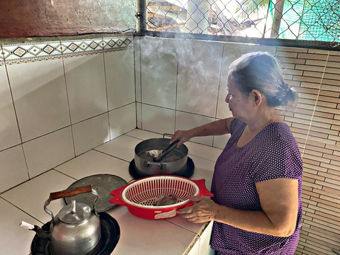 Chừng nào con về nấu lẩu cù lao với ngoại? - Ảnh 2. Chừng nào con về nấu lẩu cù lao với ngoại? - Ảnh 2.