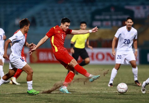 Việt Nam thắng Philippines ở phút 90+2 - Ảnh 1. Việt Nam thắng Philippines ở phút 90+2 - Ảnh 1.