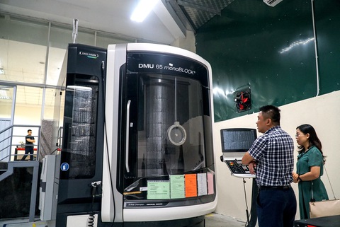 Bà đỡ cho công nghiệp Việt - Ảnh 1. Bà đỡ cho công nghiệp Việt - Ảnh 1.