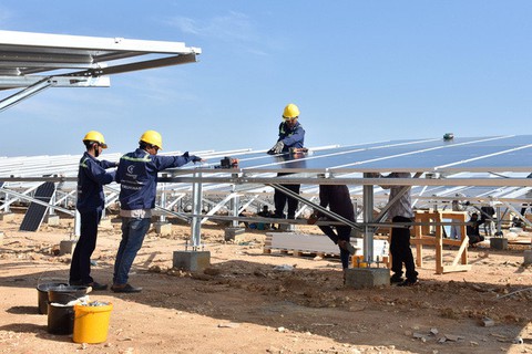 Bloomberg: Việt Nam sắp ký gói tài chính 15 tỉ USD để giảm phụ thuộc vào than - Ảnh 1. Bloomberg: Việt Nam sắp ký gói tài chính 15 tỉ USD để giảm phụ thuộc vào than - Ảnh 1.