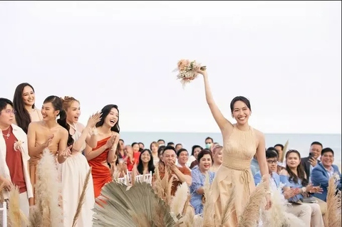 4 mỹ nhân Việt lên xe hoa khi trúng ‘lời nguyền’ bắt hoa cưới - Ảnh 4. 4 mỹ nhân Việt lên xe hoa khi trúng ‘lời nguyền’ bắt hoa cưới - Ảnh 4.