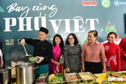 Bay cùng phở Việt: Thưởng thức tinh hoa ẩm thực sân bay - Ảnh 10. Bay cùng phở Việt: Thưởng thức tinh hoa ẩm thực sân bay - Ảnh 10.