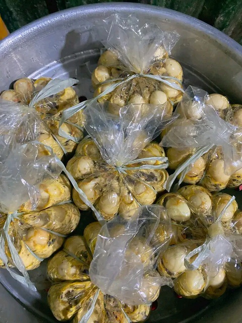 Tôi nhớ chái bếp quê chiều cuối năm rừng rực lửa, nhớ nồi chả đùm tỏa mùi thơm - Ảnh 2. Tôi nhớ chái bếp quê chiều cuối năm rừng rực lửa, nhớ nồi chả đùm tỏa mùi thơm - Ảnh 2.