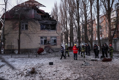 Ukraine tuyên bố đánh chặn thành công không kích của Nga tại Kiev - Ảnh 1. Ukraine tuyên bố đánh chặn thành công không kích của Nga tại Kiev - Ảnh 1.