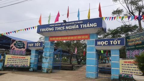 Vụ 3 nam sinh lớp 8 nghi xâm hại nữ sinh lớp 6: Theo dõi tâm lý học sinh cả trường - Ảnh 1. Vụ 3 nam sinh lớp 8 nghi xâm hại nữ sinh lớp 6: Theo dõi tâm lý học sinh cả trường - Ảnh 1.