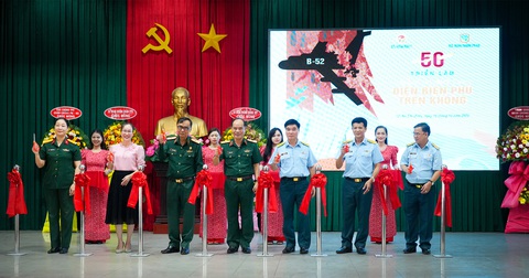 Bản hùng ca Điện Biên Phủ trên không ở TP.HCM - Ảnh 7. Bản hùng ca Điện Biên Phủ trên không ở TP.HCM - Ảnh 7.