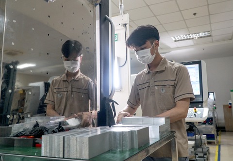 Xây dụng nền công nghiệp tự chủ: Tránh pháo đài thu hút đầu tư - Ảnh 1. Xây dụng nền công nghiệp tự chủ: Tránh pháo đài thu hút đầu tư - Ảnh 1.