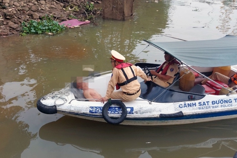 Cứu kịp thời thanh niên 30 tuổi nhảy cầu Đồng Nai - Ảnh 1. Cứu kịp thời thanh niên 30 tuổi nhảy cầu Đồng Nai - Ảnh 1.