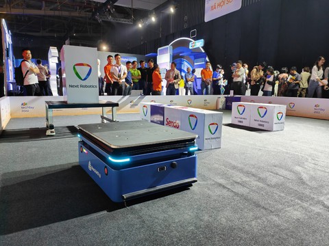 Tại FPT Techday 2022, robot do người Việt chế tạo cõng được cả tấn - Ảnh 6. Tại FPT Techday 2022, robot do người Việt chế tạo cõng được cả tấn - Ảnh 6.