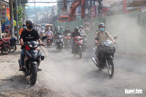 Cuối năm, thấy đường sá ở TP.HCM bị xới tung mà phát ngán - Ảnh 4. Cuối năm, thấy đường sá ở TP.HCM bị xới tung mà phát ngán - Ảnh 4.
