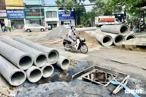 Cuối năm, thấy đường sá ở TP.HCM bị xới tung mà phát ngán - Ảnh 1. Cuối năm, thấy đường sá ở TP.HCM bị xới tung mà phát ngán - Ảnh 1.