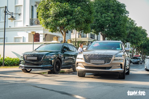 Dàn xe khủng diễu hành tại Hà Nội: Khoảng 20 chiếc Genesis cùng đoàn với Rolls-Royce, Bentley - Ảnh 5. Dàn xe khủng diễu hành tại Hà Nội: Khoảng 20 chiếc Genesis cùng đoàn với Rolls-Royce, Bentley - Ảnh 5.