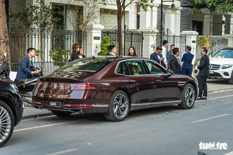 Dàn xe khủng diễu hành tại Hà Nội: Khoảng 20 chiếc Genesis cùng đoàn với Rolls-Royce, Bentley - Ảnh 2. Dàn xe khủng diễu hành tại Hà Nội: Khoảng 20 chiếc Genesis cùng đoàn với Rolls-Royce, Bentley - Ảnh 2.