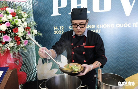 Độc đáo từng tô phở ở sân bay - Ảnh 3. Độc đáo từng tô phở ở sân bay - Ảnh 3.