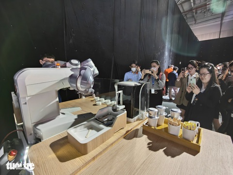 Tại FPT Techday 2022, robot do người Việt chế tạo cõng được cả tấn - Ảnh 4. Tại FPT Techday 2022, robot do người Việt chế tạo cõng được cả tấn - Ảnh 4.