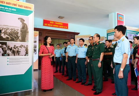 Bản hùng ca Điện Biên Phủ trên không ở TP.HCM - Ảnh 8. Bản hùng ca Điện Biên Phủ trên không ở TP.HCM - Ảnh 8.