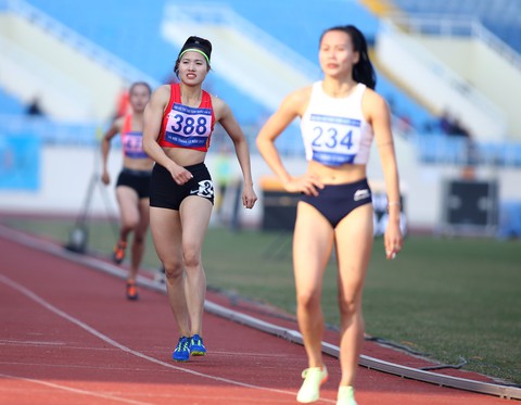 Nguyễn Tiến Trọng, Nguyễn Linh Na xô đổ kỷ lục quốc gia nội dung nhảy xa và 7 môn phối hợp - Ảnh 3. Nguyễn Tiến Trọng, Nguyễn Linh Na xô đổ kỷ lục quốc gia nội dung nhảy xa và 7 môn phối hợp - Ảnh 3.