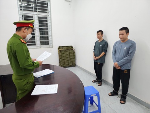 Bắt nhóm cho vay nặng lãi từ Hà Nội vào Đà Nẵng làm ăn - Ảnh 1. Bắt nhóm cho vay nặng lãi từ Hà Nội vào Đà Nẵng làm ăn - Ảnh 1.