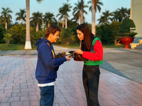 Dàn sao nhập ngũ ‘quẩy tới bến’ khi hội ngộ - Ảnh 4. Dàn sao nhập ngũ ‘quẩy tới bến’ khi hội ngộ - Ảnh 4.