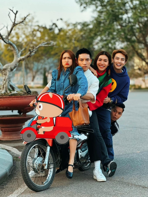 Dàn sao nhập ngũ ‘quẩy tới bến’ khi hội ngộ - Ảnh 7. Dàn sao nhập ngũ ‘quẩy tới bến’ khi hội ngộ - Ảnh 7.