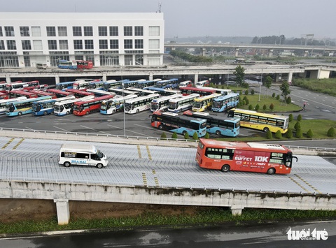 TP.HCM tổng kiểm tra, xử lý bến cóc xe dù - Ảnh 1. TP.HCM tổng kiểm tra, xử lý bến cóc xe dù - Ảnh 1.