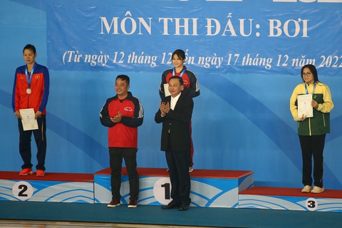 Ánh Viên đánh rơi HCV vào tay kình ngư 13 tuổi - Ảnh 1. Ánh Viên đánh rơi HCV vào tay kình ngư 13 tuổi - Ảnh 1.