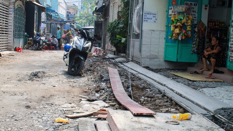 Đào đường cuối năm: Người dân TP.HCM mong đường gọn gàng để đón Tết - Ảnh 1. Đào đường cuối năm: Người dân TP.HCM mong đường gọn gàng để đón Tết - Ảnh 1.