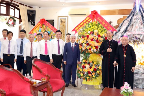 Chủ tịch Ủy ban Mặt trận Tổ quốc Việt Nam chúc mừng Giáng sinh Tòa giám mục Xuân Lộc - Ảnh 1. Chủ tịch Ủy ban Mặt trận Tổ quốc Việt Nam chúc mừng Giáng sinh Tòa giám mục Xuân Lộc - Ảnh 1.
