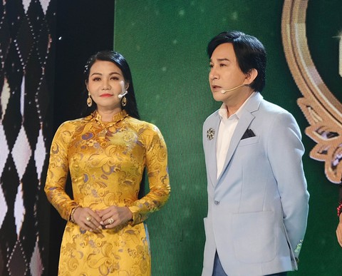 Tin tức xem - nghe cuối tuần: Sự trở lại 2 ngày 1 đêm, Phi Phụng không ngại bán yaourt ở chợ - Ảnh 8. Tin tức xem - nghe cuối tuần: Sự trở lại 2 ngày 1 đêm, Phi Phụng không ngại bán yaourt ở chợ - Ảnh 8.