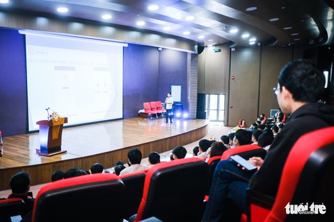 Sinh viên sáng chế nồi cơm điện thông minh, ứng dụng tìm việc làm - Ảnh 1. Sinh viên sáng chế nồi cơm điện thông minh, ứng dụng tìm việc làm - Ảnh 1.