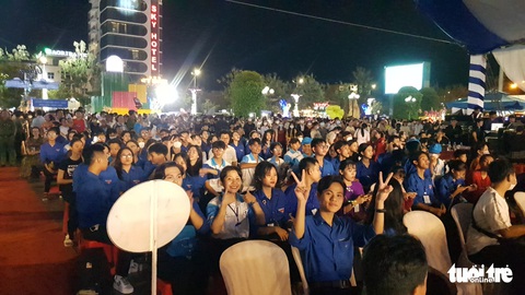 Hàng ngàn người đổ về xem lễ hội cá tra ‘vươn ra biển lớn’ - Ảnh 4. Hàng ngàn người đổ về xem lễ hội cá tra ‘vươn ra biển lớn’ - Ảnh 4.