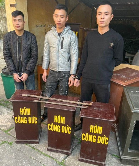 Bắt nhóm trộm chuyên đục két sắt, hòm công đức tại các đình, chùa, cơ sở thờ tự - Ảnh 1. Bắt nhóm trộm chuyên đục két sắt, hòm công đức tại các đình, chùa, cơ sở thờ tự - Ảnh 1.