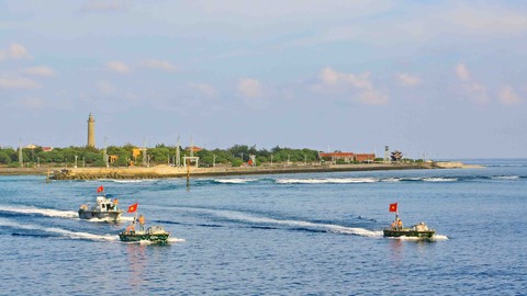 Những ngọn đèn biển chủ quyền trên Biển Đông - Kỳ cuối: Đèn biển - minh chứng chủ quyền Tổ quốc - Ảnh 2. Những ngọn đèn biển chủ quyền trên Biển Đông - Kỳ cuối: Đèn biển - minh chứng chủ quyền Tổ quốc - Ảnh 2.