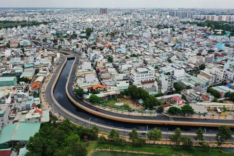 Để kênh nước đen không còn đen: Cần chế tài hành vi xả rác - Ảnh 1. Để kênh nước đen không còn đen: Cần chế tài hành vi xả rác - Ảnh 1.