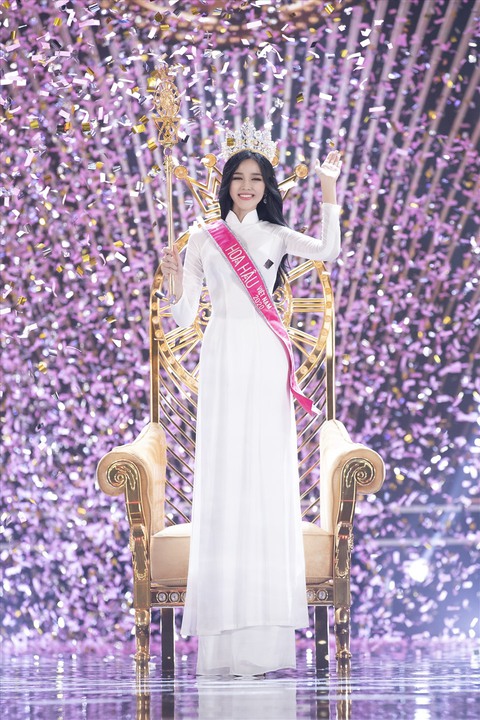 Vương miện, quyền trượng Hoa hậu Việt Nam mùa giải năm nào ấn tượng nhất? - Ảnh 4. Vương miện, quyền trượng Hoa hậu Việt Nam mùa giải năm nào ấn tượng nhất? - Ảnh 4.
