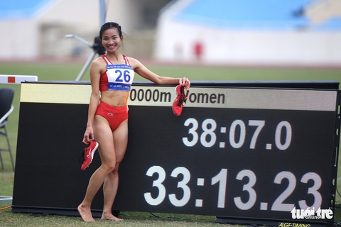Nguyễn Thị Oanh giành huy chương vàng, xô đổ kỷ lục nội dung chạy 10.000m - Ảnh 6. Nguyễn Thị Oanh giành huy chương vàng, xô đổ kỷ lục nội dung chạy 10.000m - Ảnh 6.