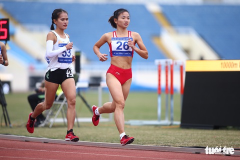 Nguyễn Thị Oanh giành huy chương vàng, xô đổ kỷ lục nội dung chạy 10.000m - Ảnh 3. Nguyễn Thị Oanh giành huy chương vàng, xô đổ kỷ lục nội dung chạy 10.000m - Ảnh 3.