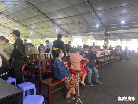 Bị cáo Nguyễn Thái Luyện khẳng định đủ tiền và đất trả cho các bị hại - Ảnh 1. Bị cáo Nguyễn Thái Luyện khẳng định đủ tiền và đất trả cho các bị hại - Ảnh 1.