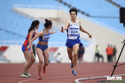 Nguyễn Thị Oanh giành huy chương vàng, xô đổ kỷ lục nội dung chạy 10.000m - Ảnh 9. Nguyễn Thị Oanh giành huy chương vàng, xô đổ kỷ lục nội dung chạy 10.000m - Ảnh 9.