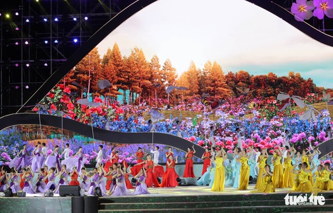 Giấy mời dự khai mạc Festival hoa Đà Lạt bị rao bán với giá 2 triệu đồng - Ảnh 2. Giấy mời dự khai mạc Festival hoa Đà Lạt bị rao bán với giá 2 triệu đồng - Ảnh 2.