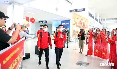 Đội tuyển Việt Nam đã đến Lào, sẵn sàng AFF Cup 2022 - Ảnh 7. Đội tuyển Việt Nam đã đến Lào, sẵn sàng AFF Cup 2022 - Ảnh 7.