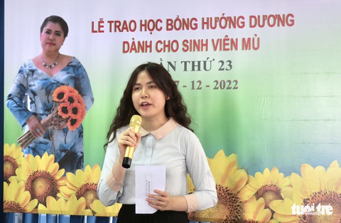 41 sinh viên khiếm thị nhận học bổng Hướng Dương - Ảnh 2. 41 sinh viên khiếm thị nhận học bổng Hướng Dương - Ảnh 2.
