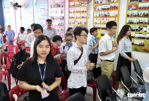 41 sinh viên khiếm thị nhận học bổng Hướng Dương - Ảnh 4. 41 sinh viên khiếm thị nhận học bổng Hướng Dương - Ảnh 4.