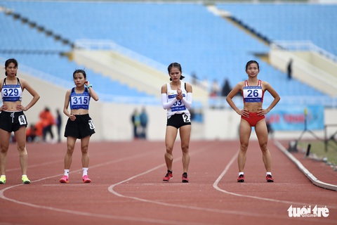 Nguyễn Thị Oanh giành huy chương vàng, xô đổ kỷ lục nội dung chạy 10.000m - Ảnh 1. Nguyễn Thị Oanh giành huy chương vàng, xô đổ kỷ lục nội dung chạy 10.000m - Ảnh 1.