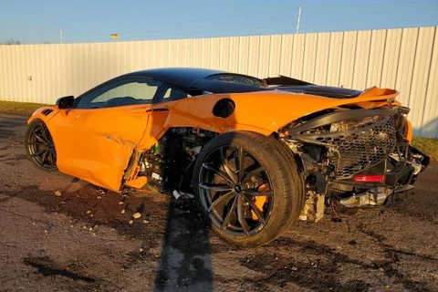 Siêu xe McLaren bị rao bán sắt vụn ngay sau ngày bàn giao - Ảnh 2. Siêu xe McLaren bị rao bán sắt vụn ngay sau ngày bàn giao - Ảnh 2.