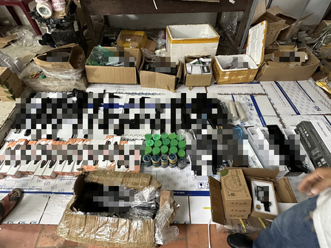 Công an Đà Nẵng phát hiện nhóm người tàng trữ nhiều súng đạn, công cụ hỗ trợ - Ảnh 1. Công an Đà Nẵng phát hiện nhóm người tàng trữ nhiều súng đạn, công cụ hỗ trợ - Ảnh 1.