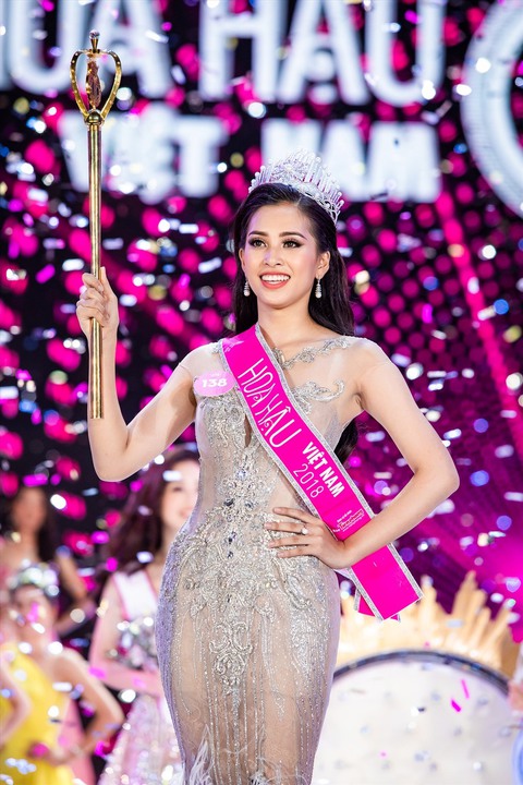 Vương miện, quyền trượng Hoa hậu Việt Nam mùa giải năm nào ấn tượng nhất? - Ảnh 5. Vương miện, quyền trượng Hoa hậu Việt Nam mùa giải năm nào ấn tượng nhất? - Ảnh 5.